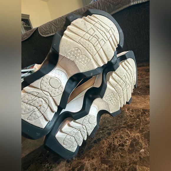 Sorel. Kinetic™ Impact II Strap Sneakers. White/Black. Size 7. - Picture 10 of 11